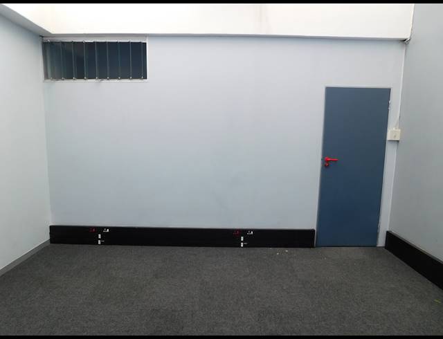 163M² OFFICE TO LET IN FERNDALE
